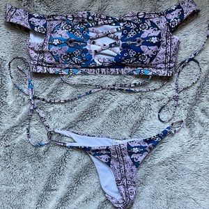 Off the shoulder padded criss cross opening bikini